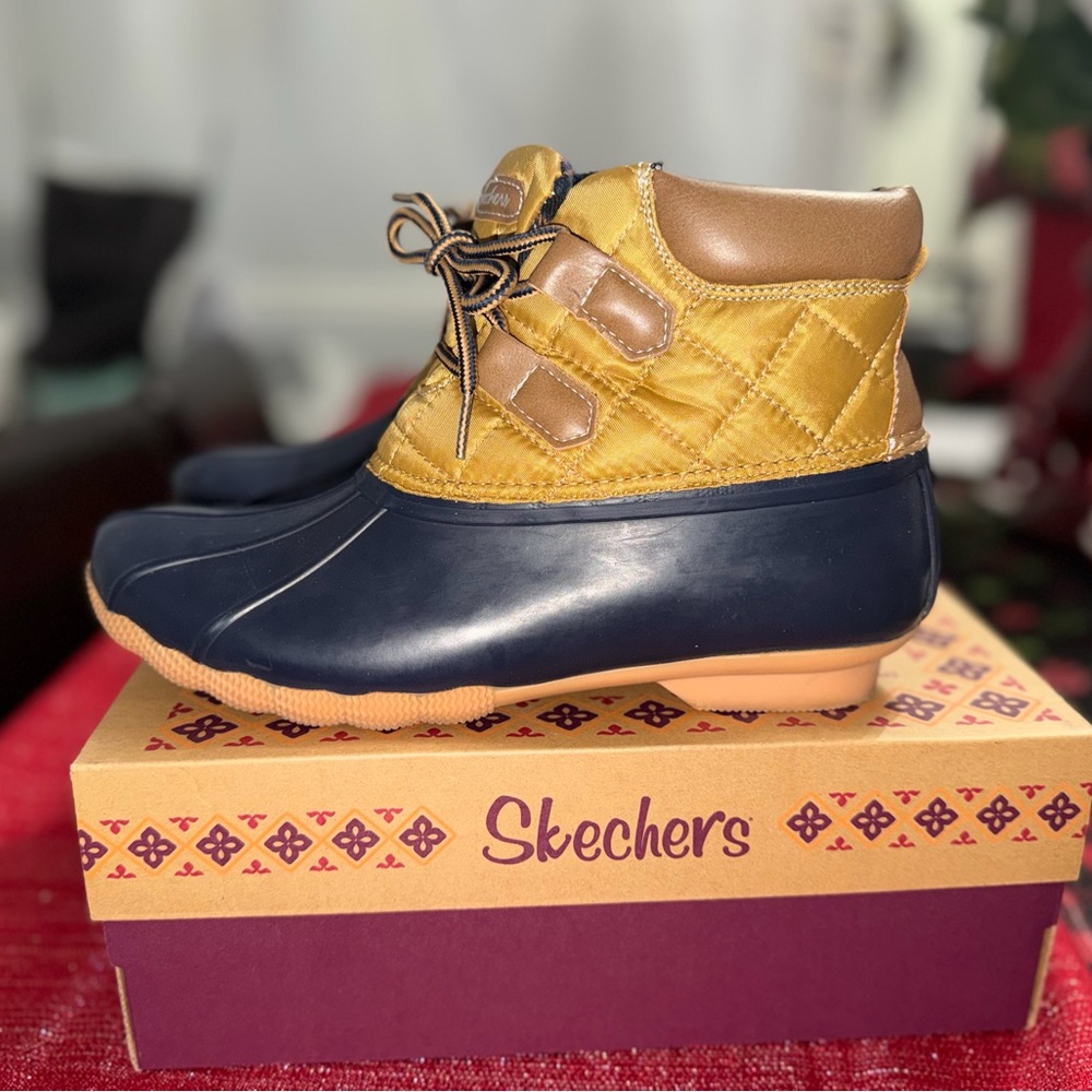 Skechers Women’s Navy and Mustard Boots